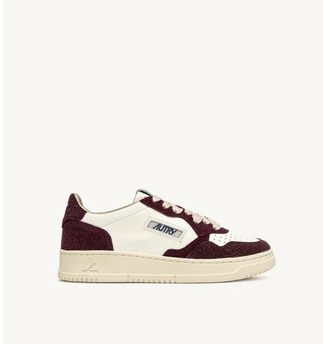 AULW()TA05LEAT STARS